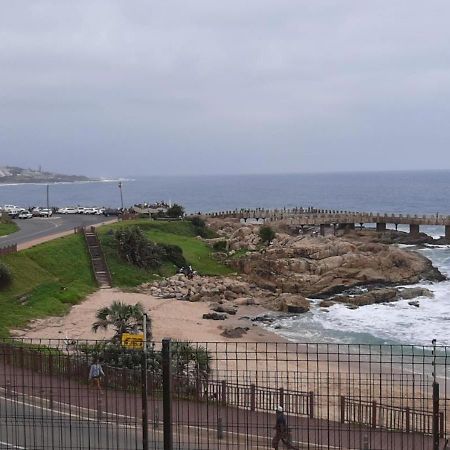 Whale Rock, Modern Beachfront Apartment Margate Buitenkant foto