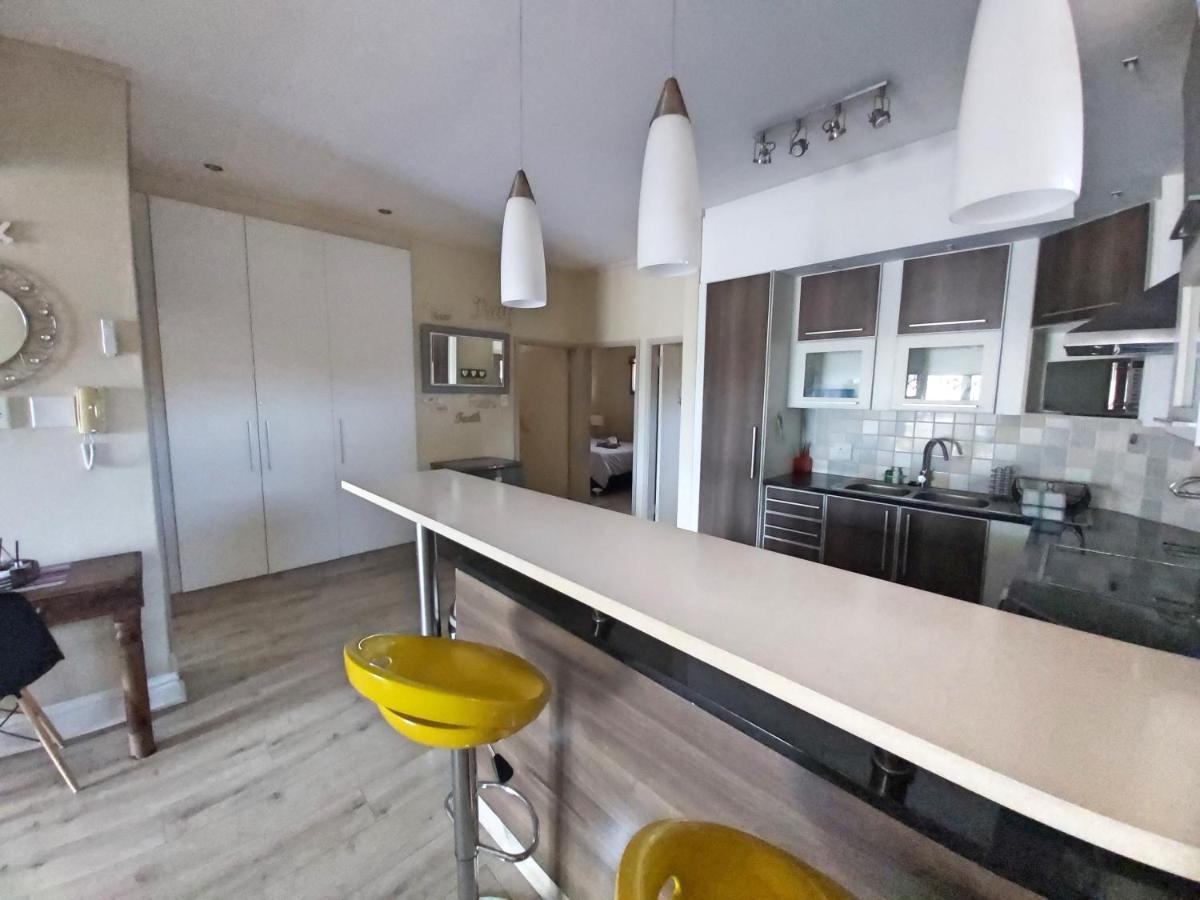 Whale Rock, Modern Beachfront Apartment Margate Buitenkant foto